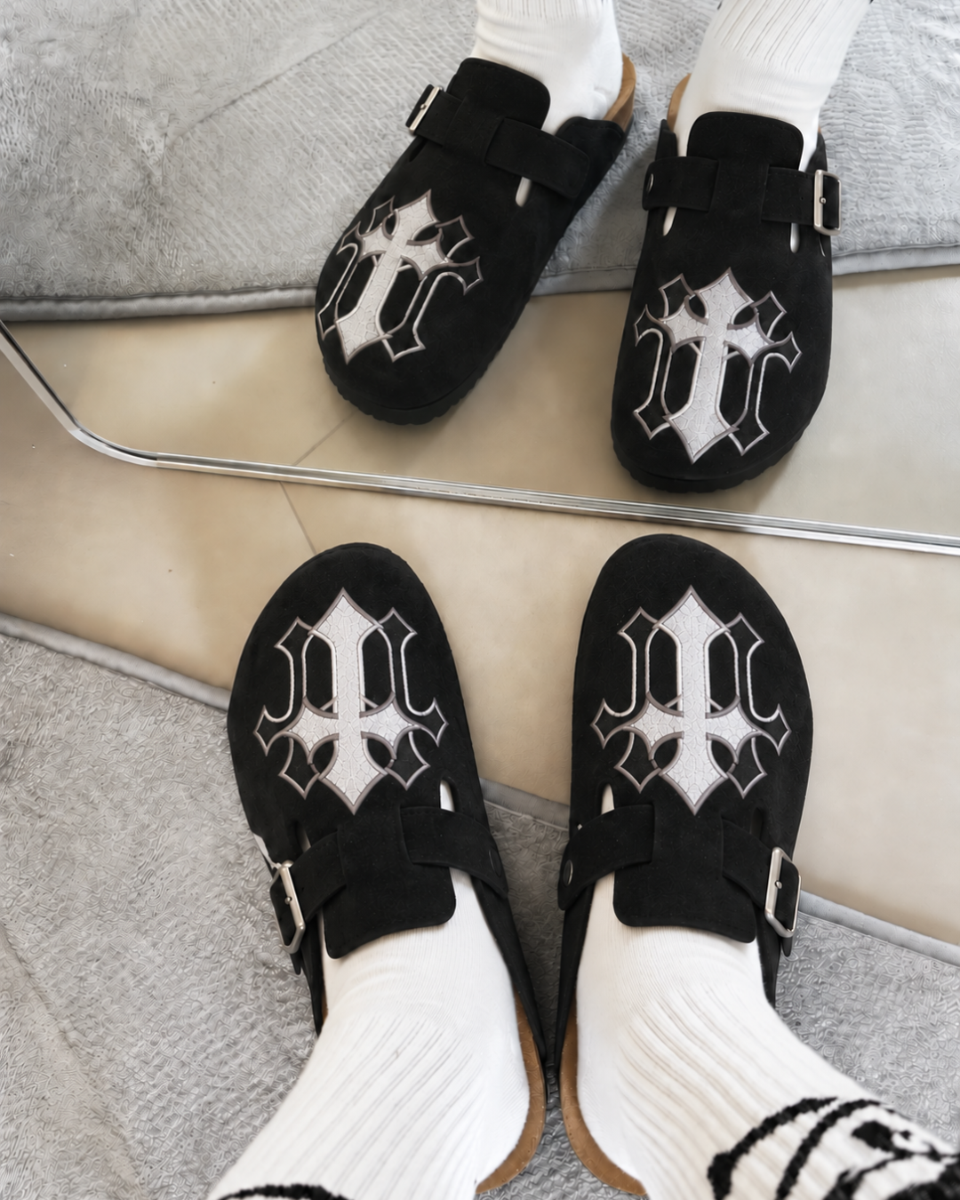 BLNKR Cross Clogs